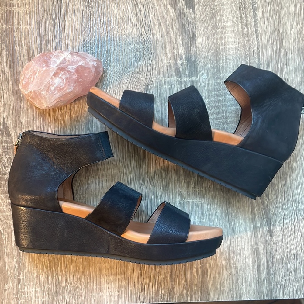 Kenneth Cole Gentle Soles Wedge Sandals Black. Worn One Time!